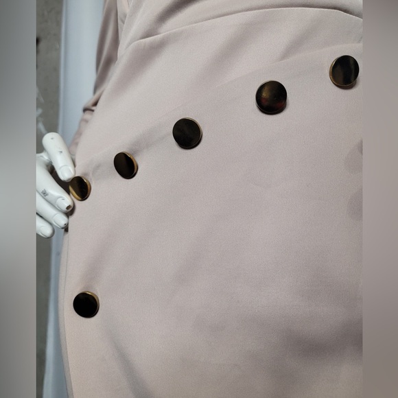 NWT Bodycon button design dress - Picture 5 of 8